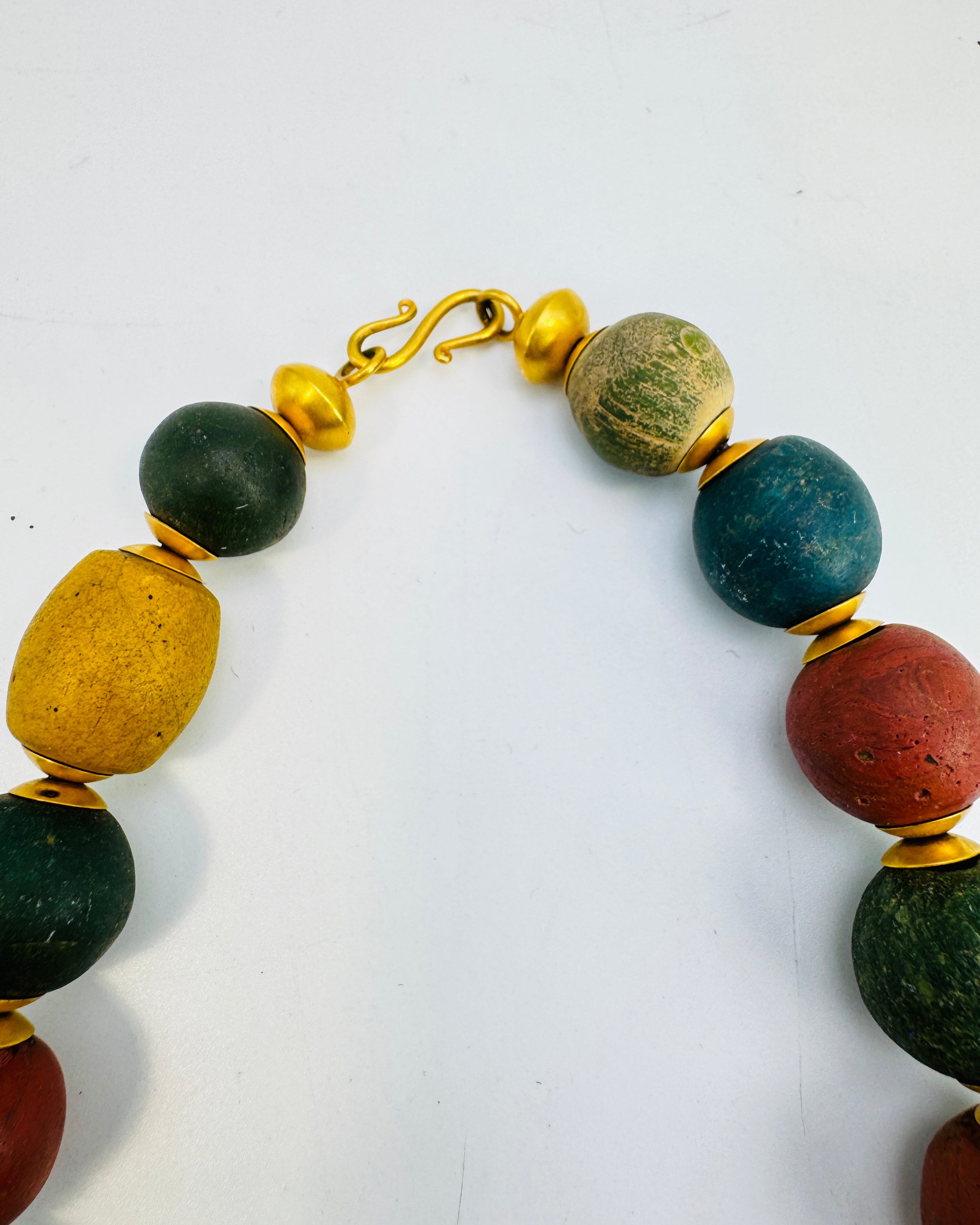 KETTE AUS ANTIKEN JATIM BEADS | 024