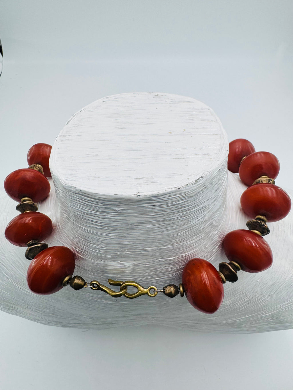 Kette aus Resin und Messing