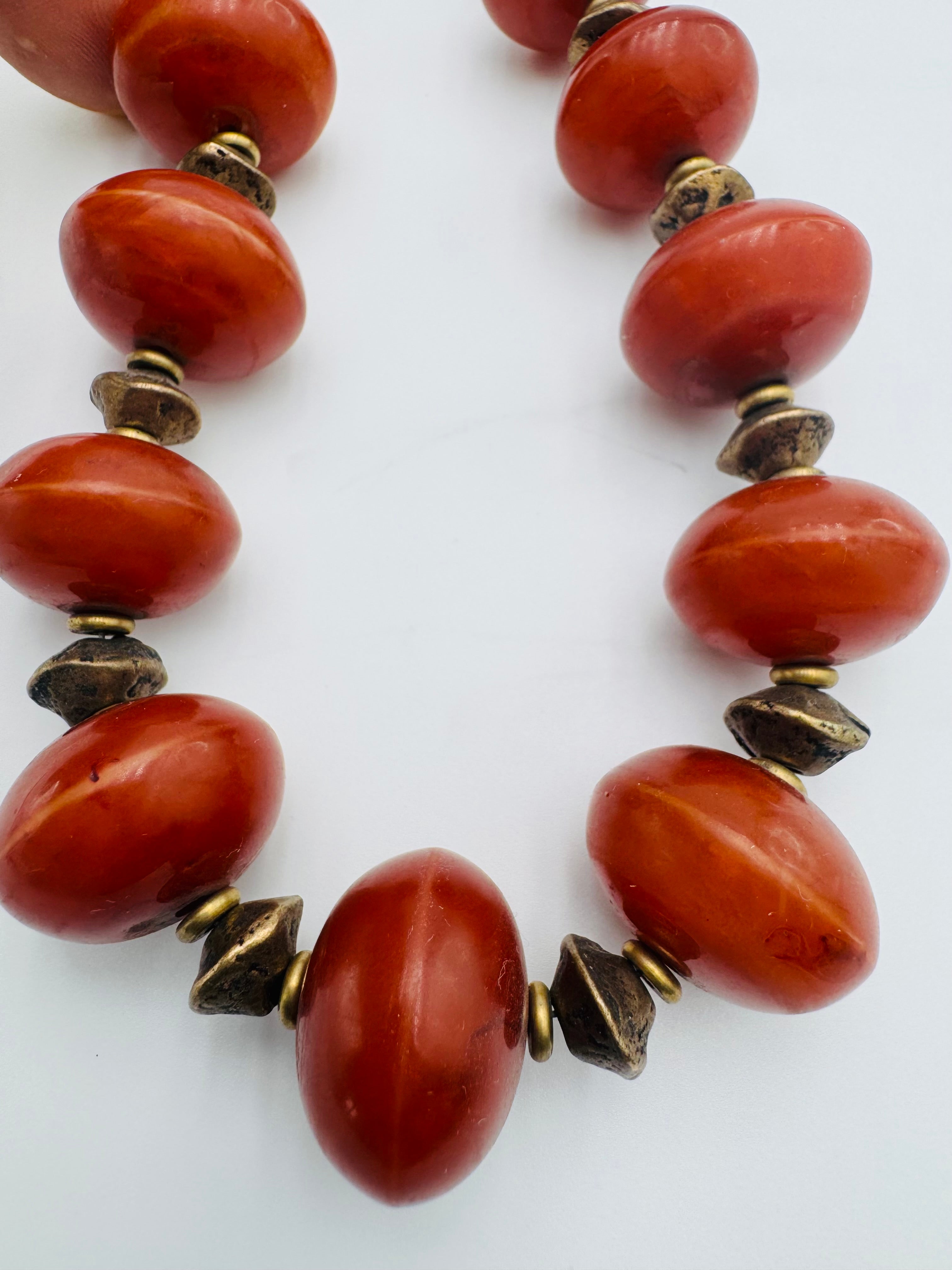 Kette aus Resin und Messing