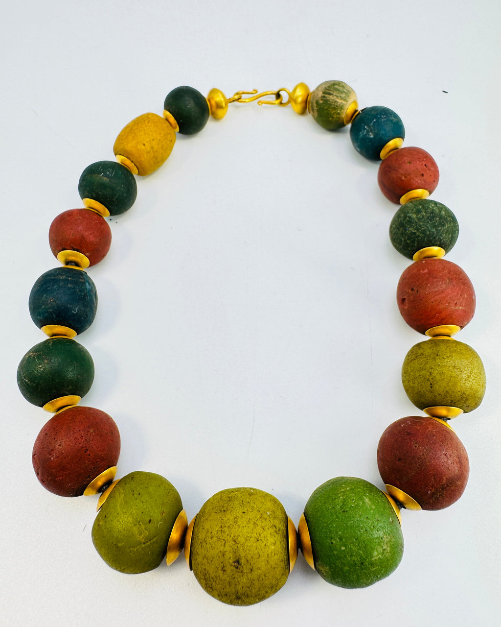 KETTE AUS ANTIKEN JATIM BEADS | 024