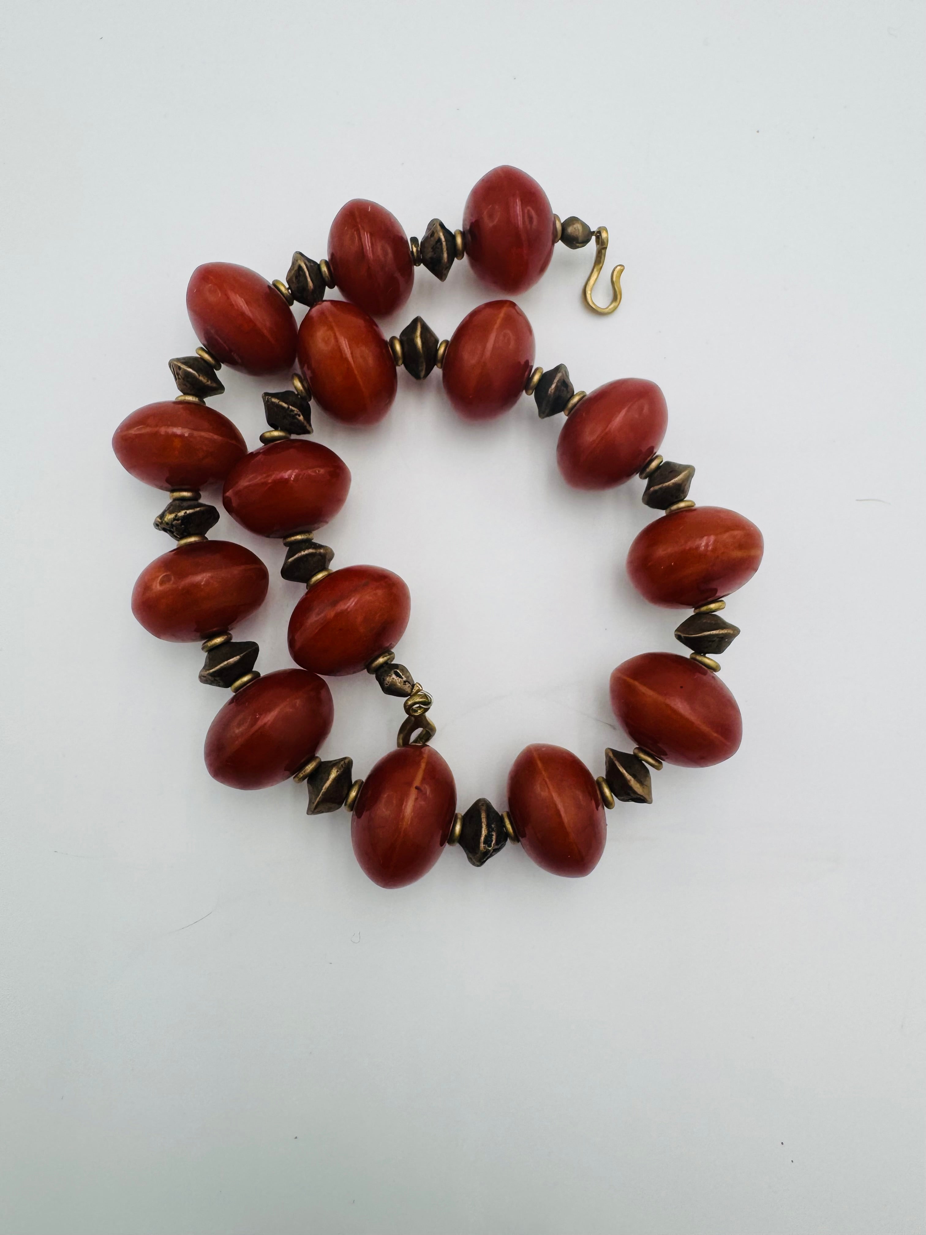 Kette aus Resin und Messing