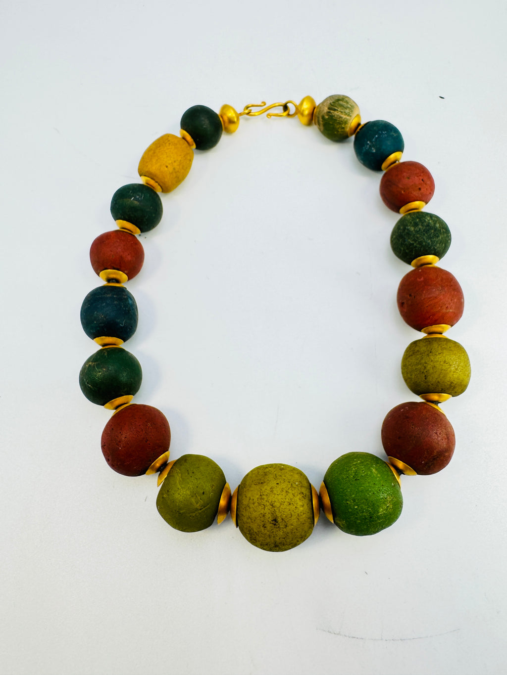 KETTE AUS ANTIKEN JATIM BEADS | 024