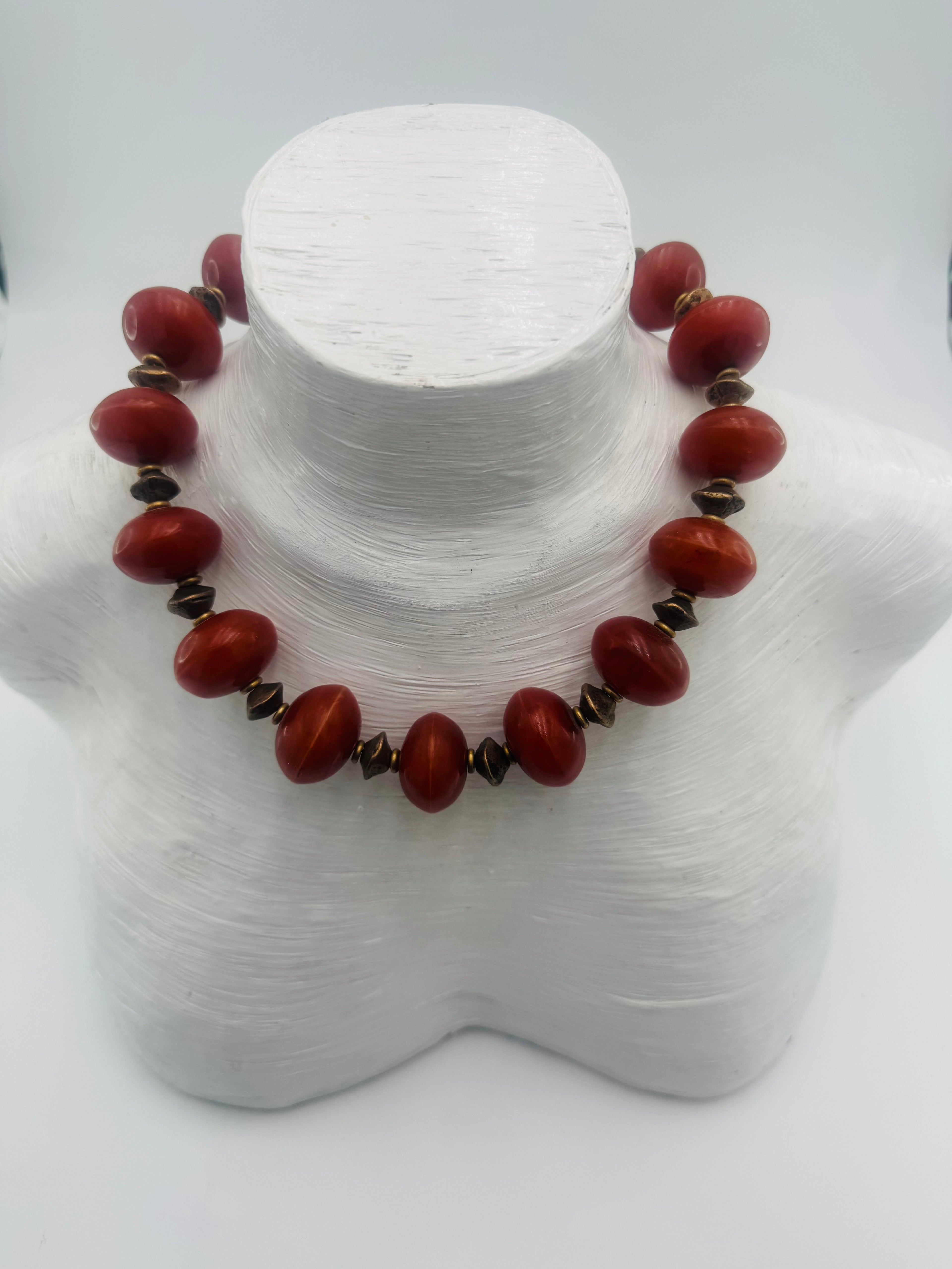 Kette aus Resin und Messing
