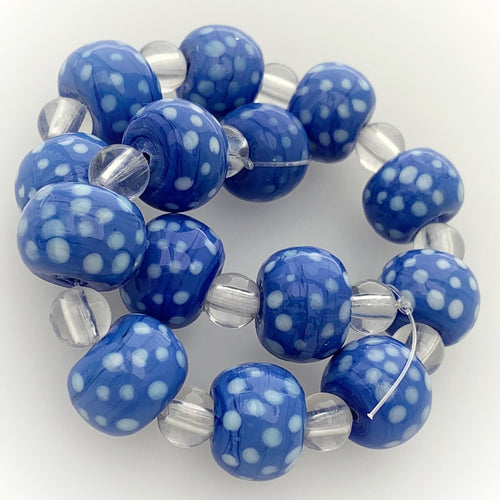 14 Böhmische Glasperlen | Handgefertigte Perlen | Blau | Opak | Punkte | Bohemian | Erstklassige Qualität | BeadsCompany SN03