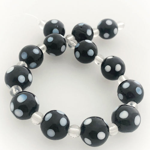 13 Böhmische Glasperlen | Handgefertigte Perlen | Schwarz | Opak | Punkte | Bohemian | Erstklassige Qualität | BeadsCompany SN06