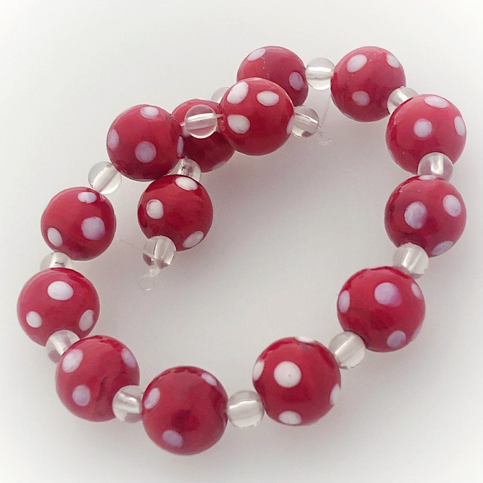 14 Böhmische Glasperlen | Handgefertigte Perlen | Rot | Opak | Punkte | Bohemian | Erstklassige Qualität | BeadsCompany SN08