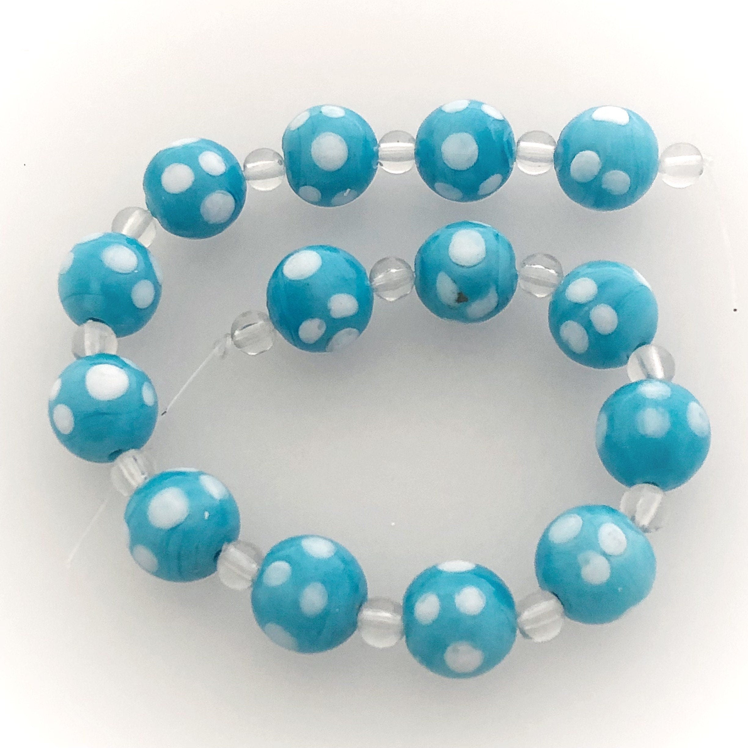 14 Böhmische Glasperlen | Handgefertigte Perlen | Hellblau | Opak | Punkte | Bohemian | Erstklassige Qualität | BeadsCompany SN09