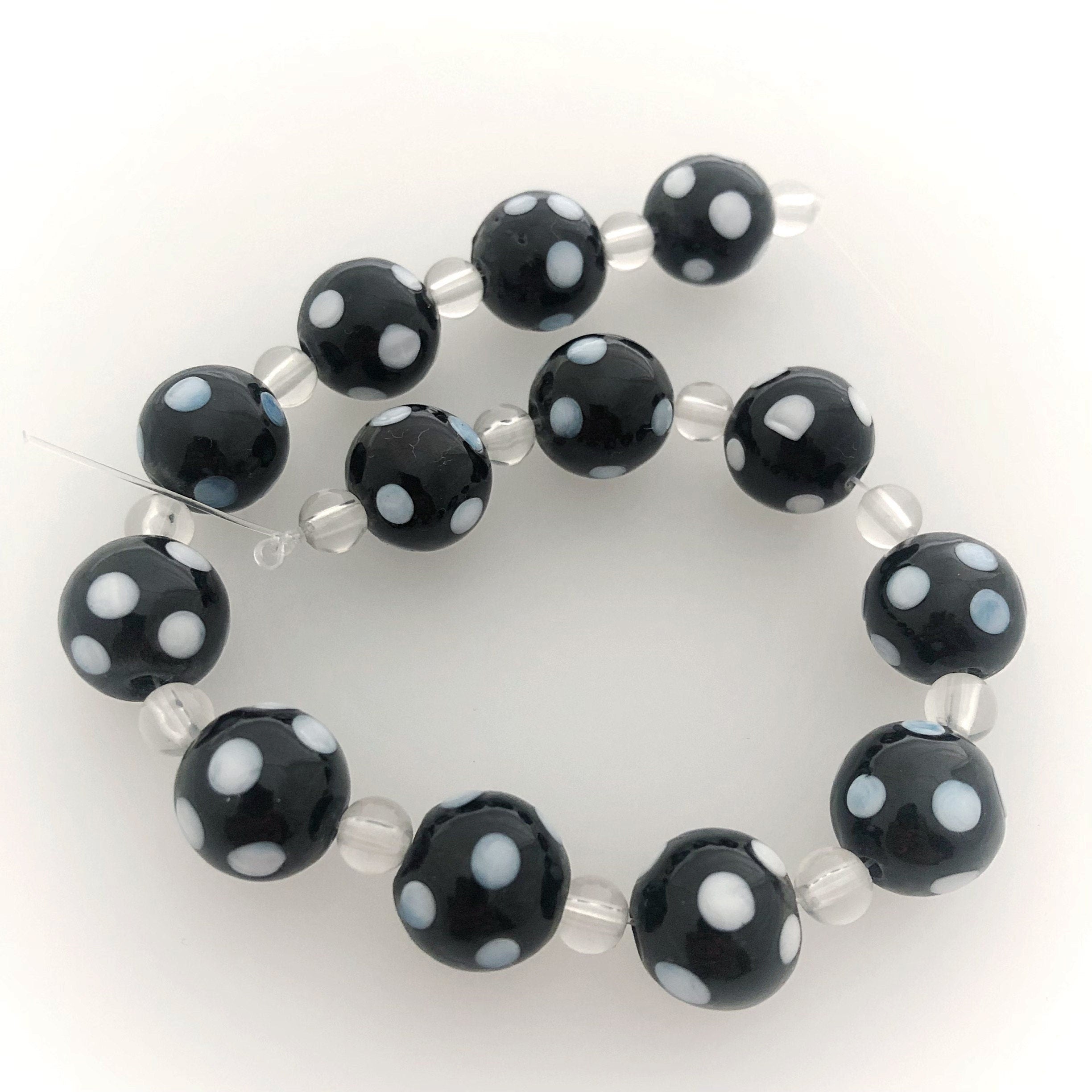 13 Böhmische Glasperlen | Handgefertigte Perlen | Schwarz | Opak | Punkte | Bohemian | Erstklassige Qualität | BeadsCompany SN06