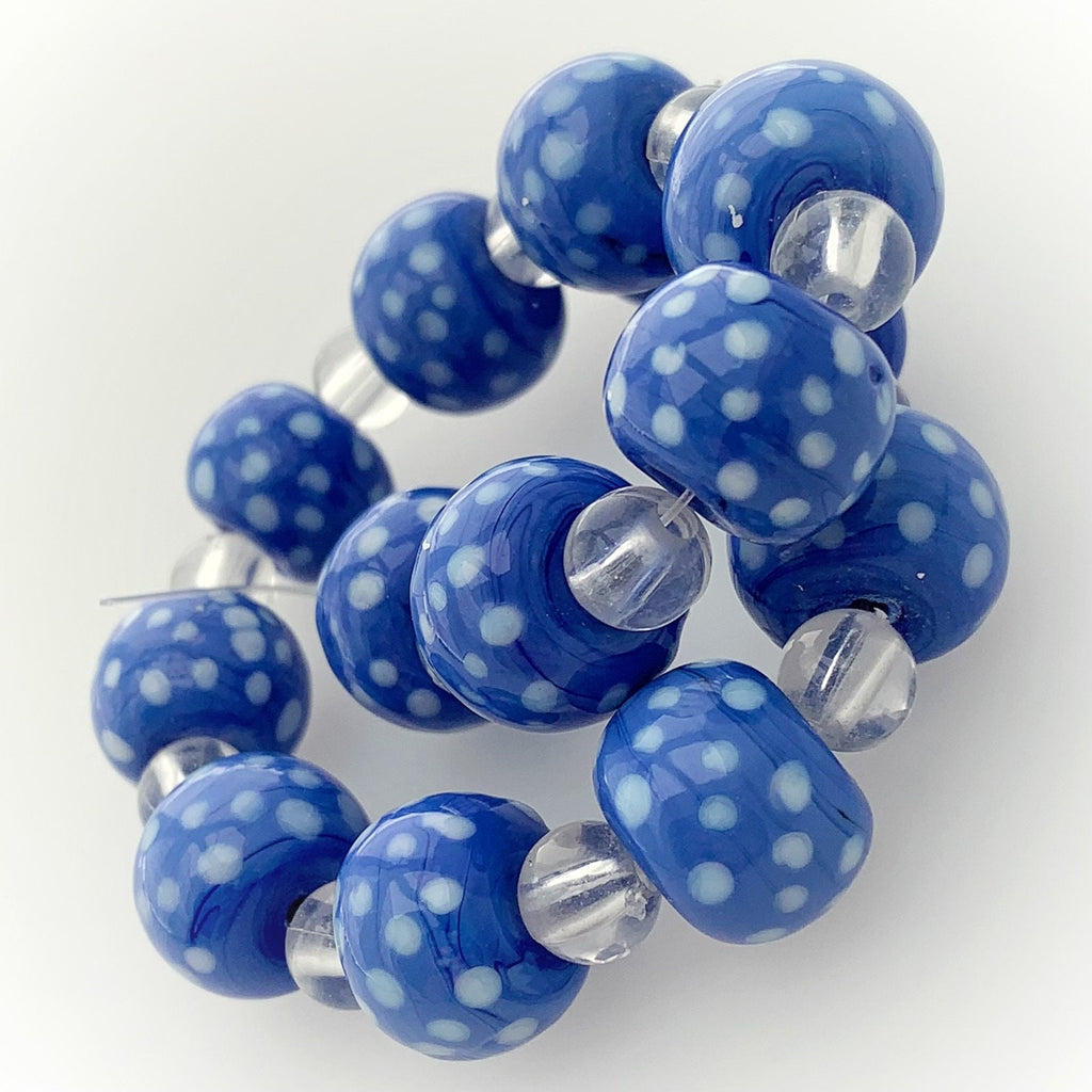 14 Böhmische Glasperlen | Handgefertigte Perlen | Blau | Opak | Punkte | Bohemian | Erstklassige Qualität | BeadsCompany SN03