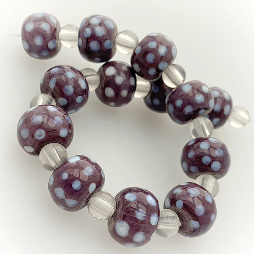13 Böhmische Glasperlen | Handgefertigte Perlen | Lila | Opak | Punkte | Bohemian | Erstklassige Qualität | BeadsCompany  SN05