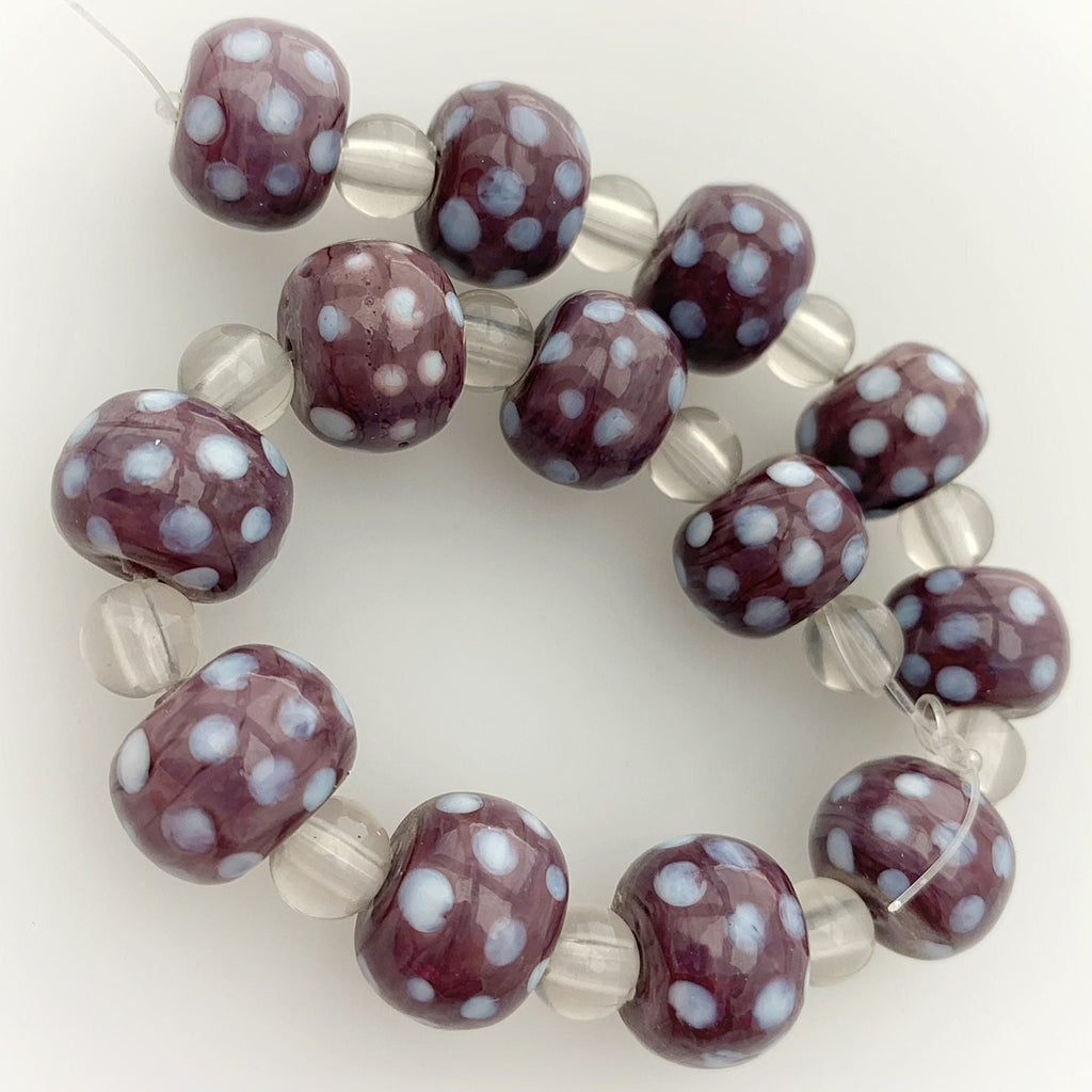 13 Böhmische Glasperlen | Handgefertigte Perlen | Lila | Opak | Punkte | Bohemian | Erstklassige Qualität | BeadsCompany  SN05