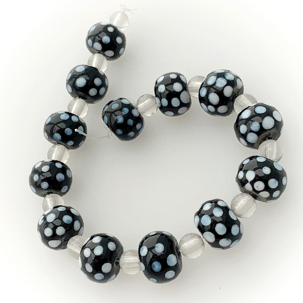 13 Böhmische Glasperlen | Handgefertigte Perlen | Schwarz | Opak | Punkte | Bohemian | Erstklassige Qualität | BeadsCompany SN02