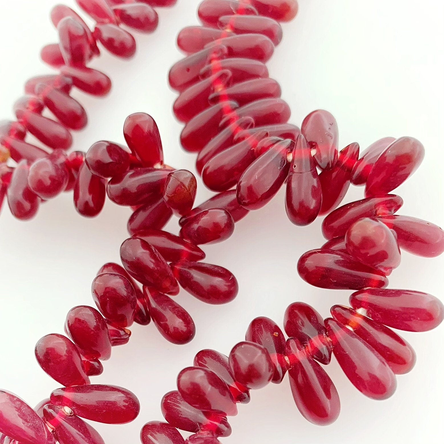 Böhmische Glasperlen | Tropfenform | Rot | Bohemian | Handgefertigt | Vintage | BeadsCompany  SN20